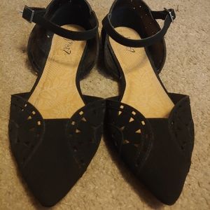 Point toe flats
